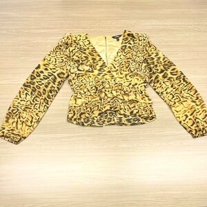 🌟SOLD🌟 Long sleeve animal print blouse